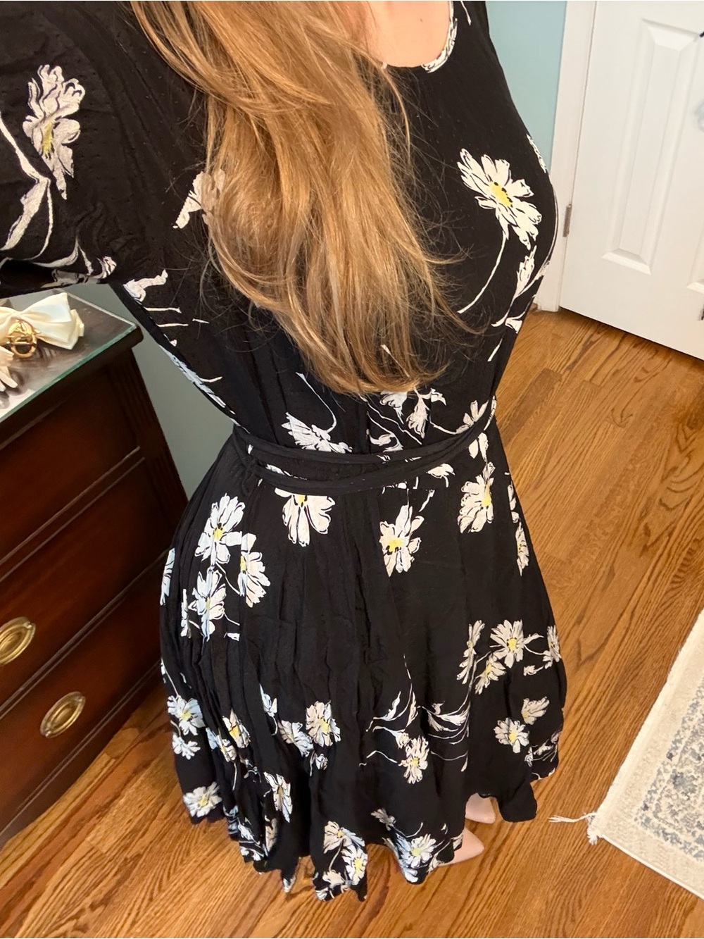 A-line flattering midi Dress with Daisy Print and Belt/tie bishop sleeves